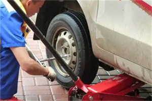 红山区附近拖车24小时服务热线电话